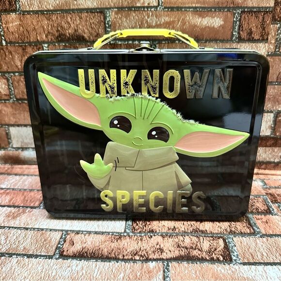 Star Wars Mandalorian The Child Yoda UNKNOWN SPECIES Box Tin - Picture 2 of 12